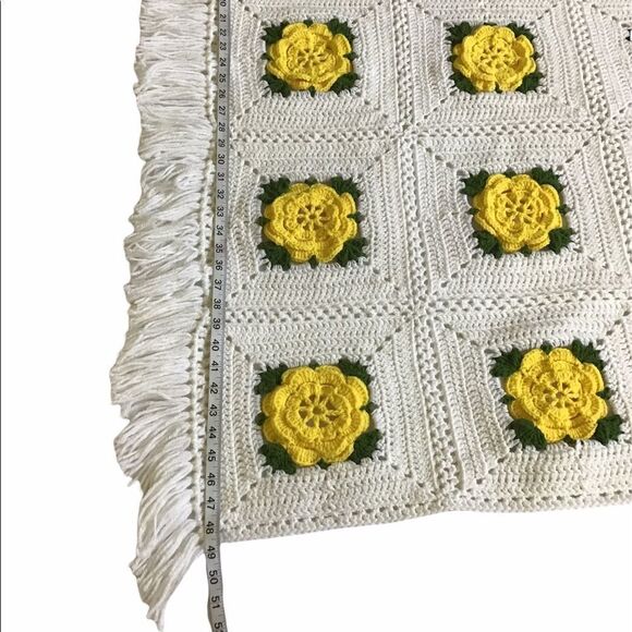 Granny Square Floral Fringed Hem Blanket/Throw - Picture 4 of 7